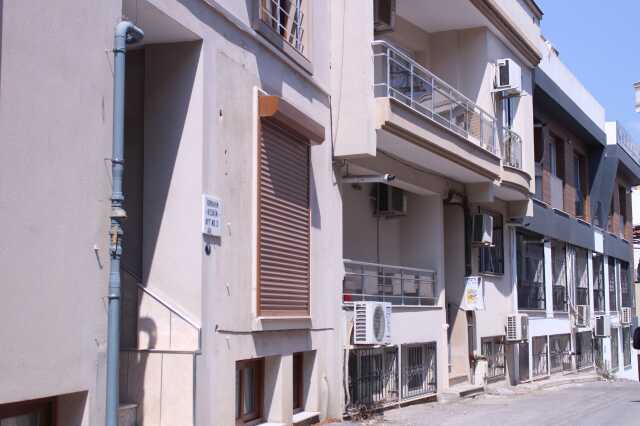 İzmir'de üniversite öğrencisi, saçını boyadıktan sonra fenalaşarak hayatını kaybetti İzmir'de üniversite öğrencisi, saçını boyadıktan sonra fenalaşarak hayatını kaybetti