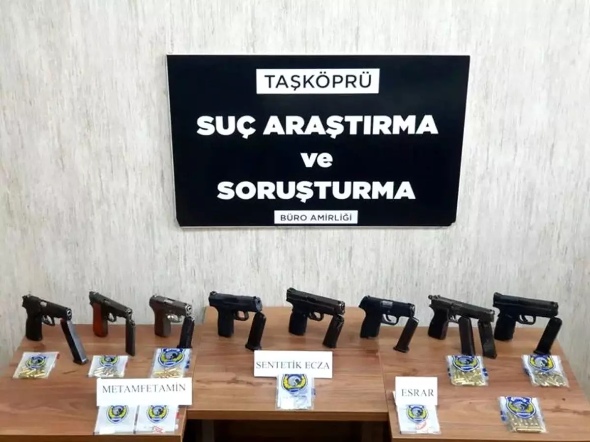 Kastamonu\'da Ruhsatsız Tabanca ve Uyuşturucu Operasyonu