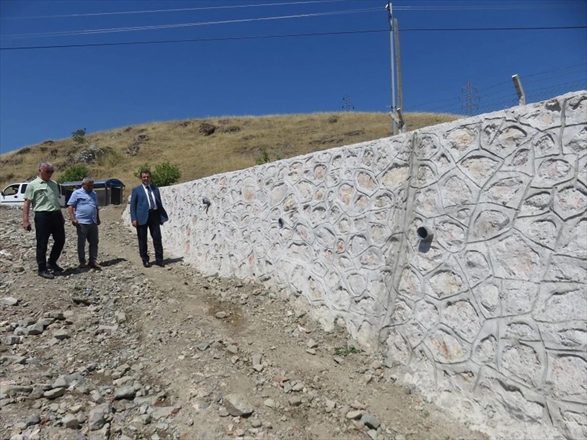 Merzifon Kaymakamı Ali Güldoğan, Köylerin Altyapısının Desteklenmesi (KÖYDES) Projesi Çalışmalarını İnceledi