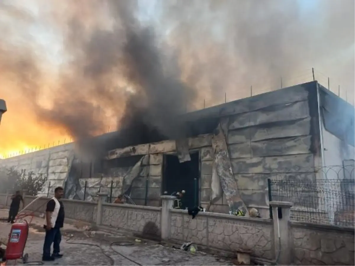 Kayseri Organize Sanayi Bölgesi'nde Mobilya Fabrikasında Yangın Çıktı