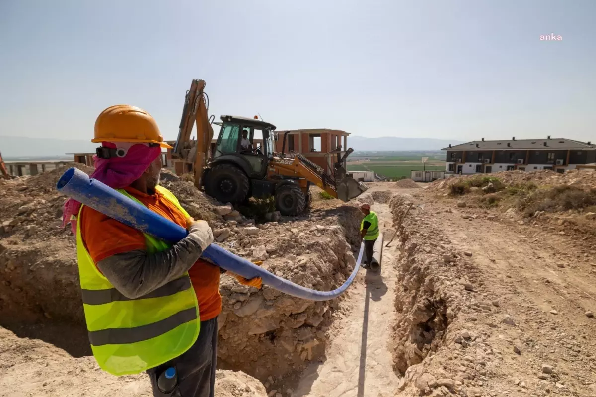 İZSU, Seyrek ve Villakent mahallelerinde içme suyu hatlarını yeniliyor