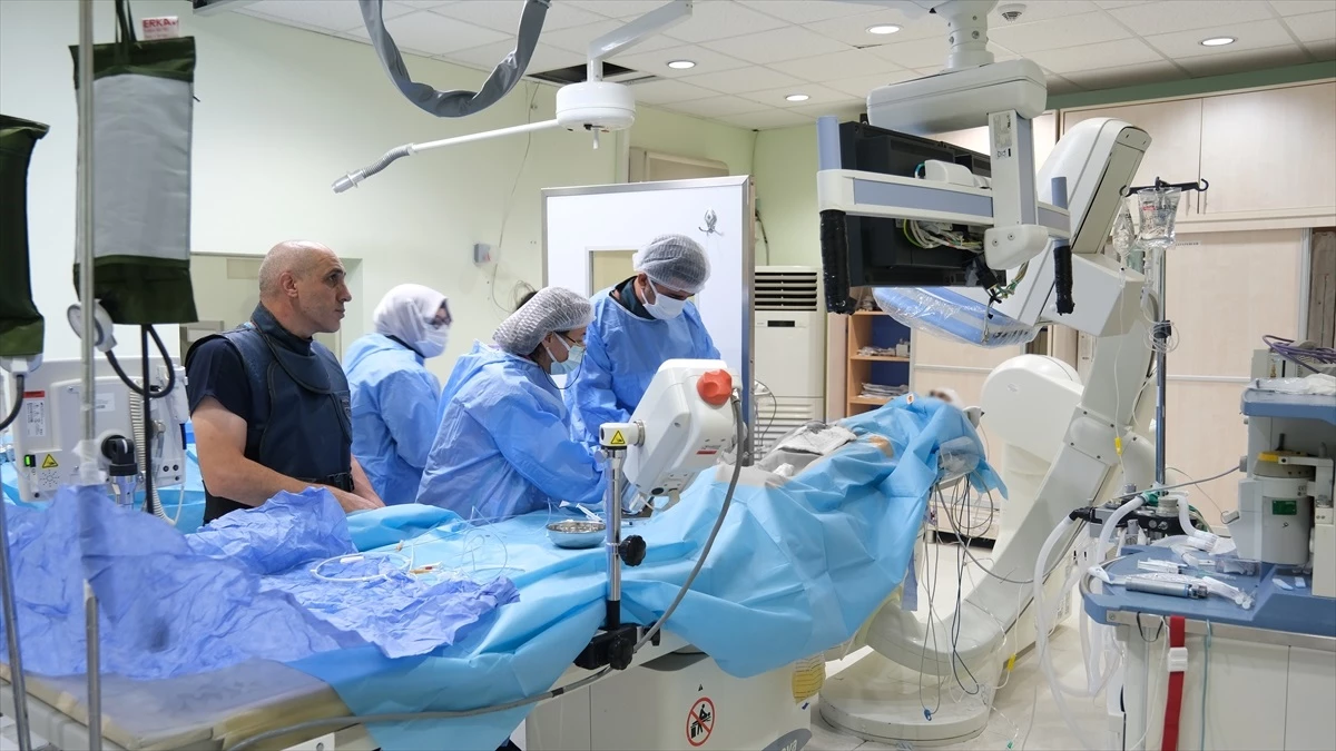 Sivas Cumhuriyet Üniversitesinde Nöroradyoloji Alanında Başarılı Bir Operasyon Gerçekleştirildi