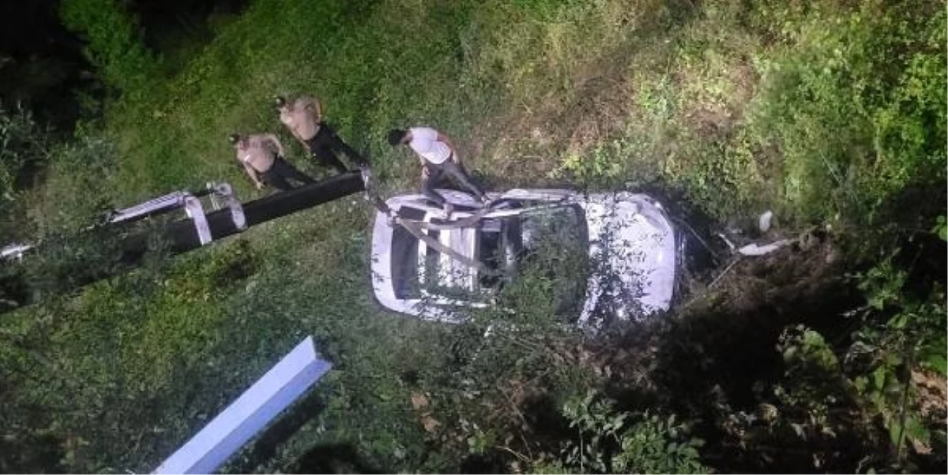 Trabzon\'da otomobil köprüden dere yatağına yuvarlandı: 5 yaralı