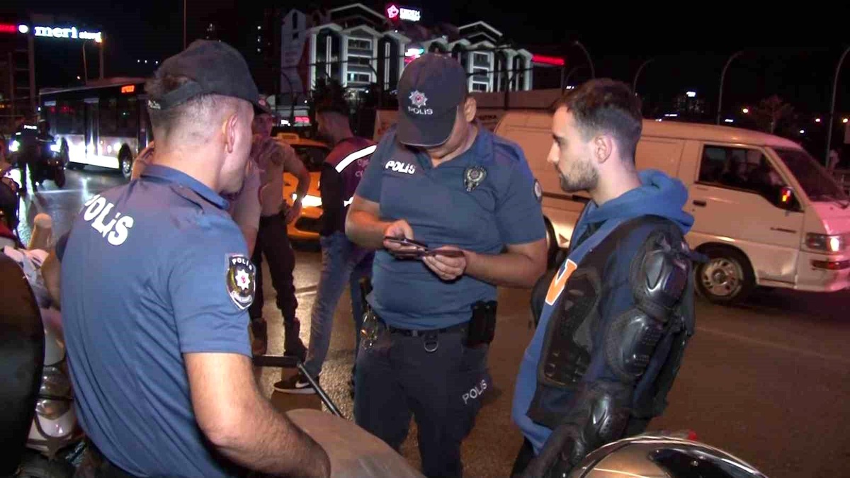 İstanbul Asayiş Şube Müdürlüğü Ümraniye\'de Motosiklet Denetimi Gerçekleştirdi
