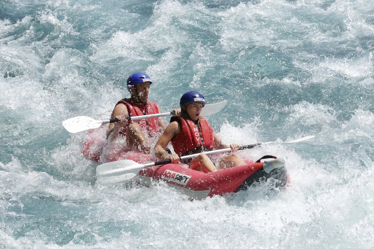 Antalya\'da Köprüçay\'da Rafting Heyecanı