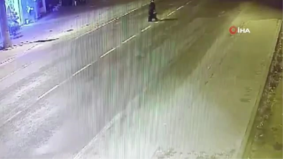 Alkollü sürücü yolun karşısına geçmeye çalışan kadına böyle çarptı