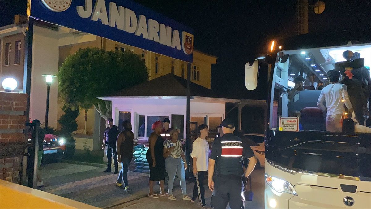 Manavgat\'ta 29 düzensiz göçmen yakalandı