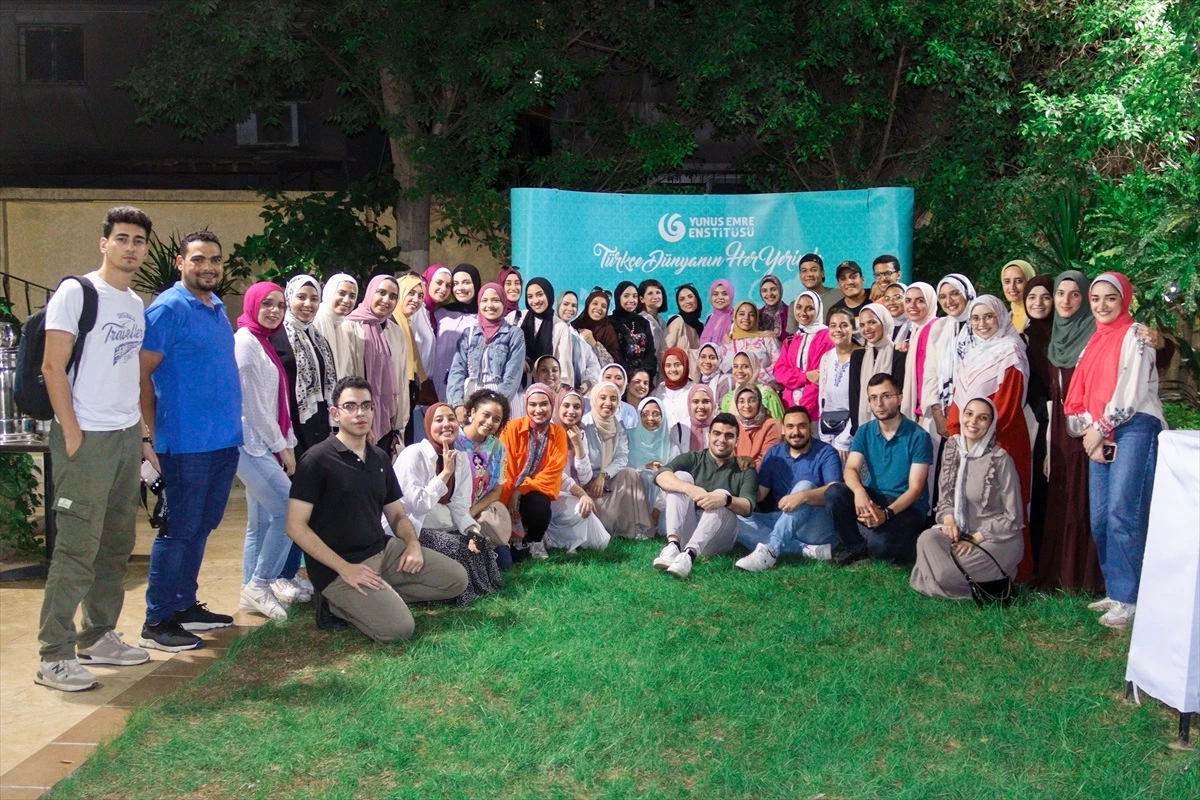 İstanbul Üniversitesi Öğrencileri Kahire\'de Türkçe Öğrenen Mısırlılarla Buluştu