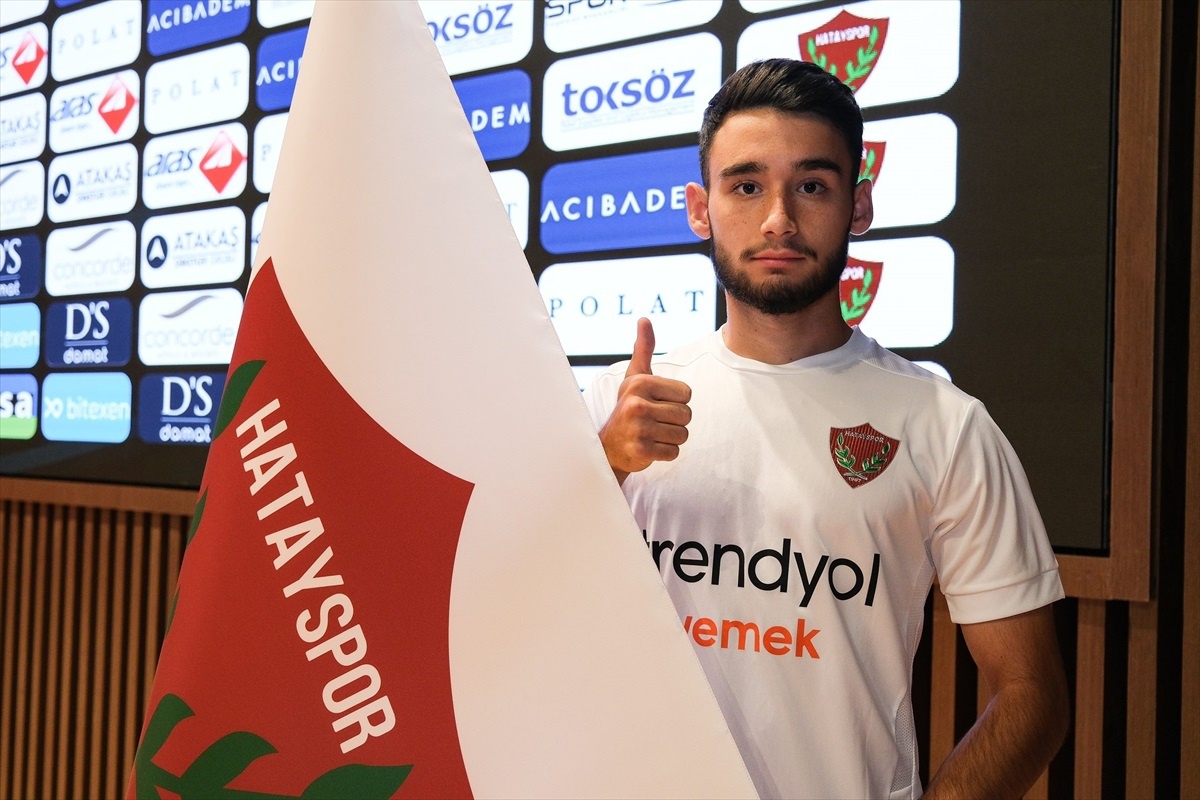 Atakaş Hatayspor, Ünal Emre Durmuşhan\'ı transfer etti
