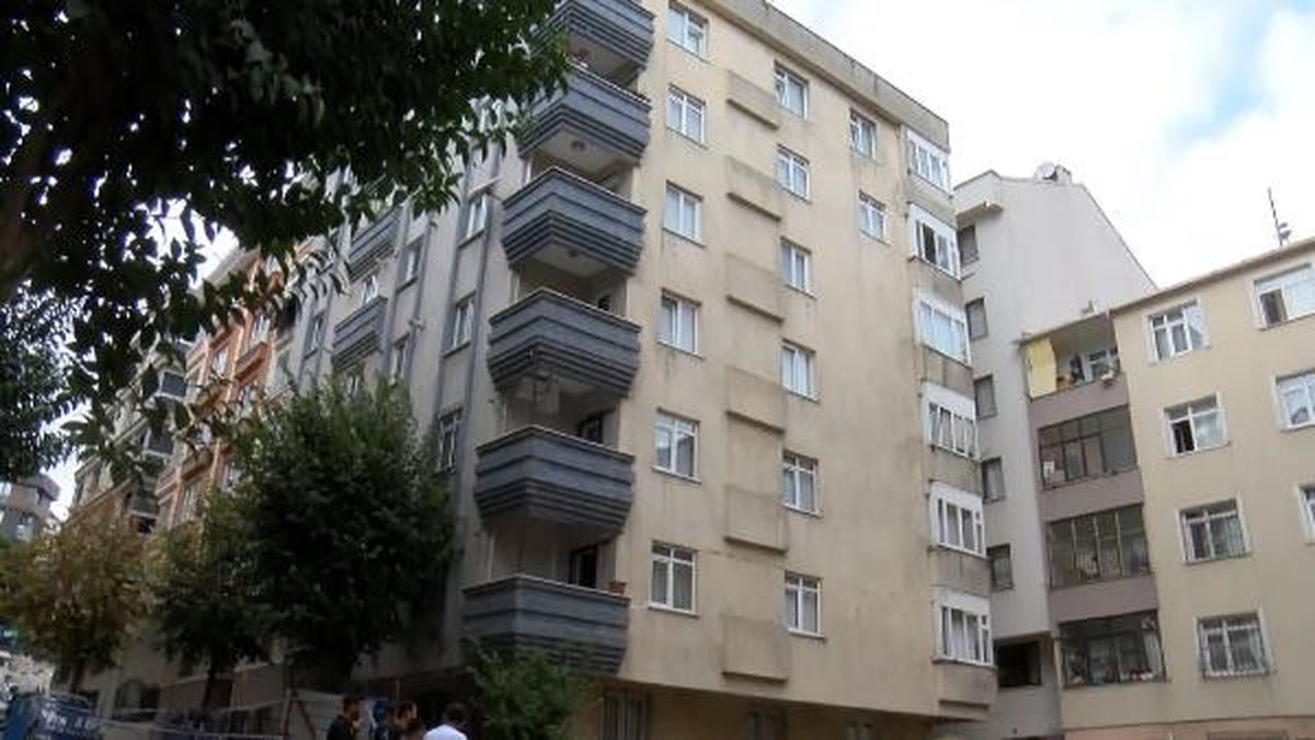 Bahçelievler\'de Temel Kazısı Sırasında Bina Hasar Aldı