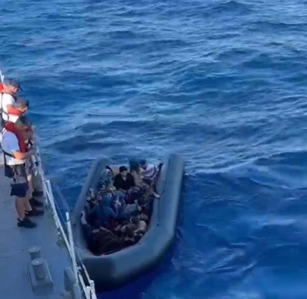 Bodrum Açıklarında 12 Kaçak Göçmen Yakalandı, 25 Kaçak Göçmen Kurtarıldı