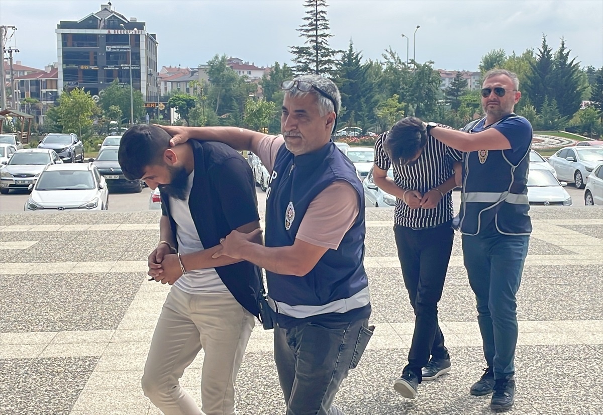 Bolu\'da Telefonla Dolandırıcılık Yapan 3 Yabancı Uyruklu Şüpheli Gözaltına Alındı