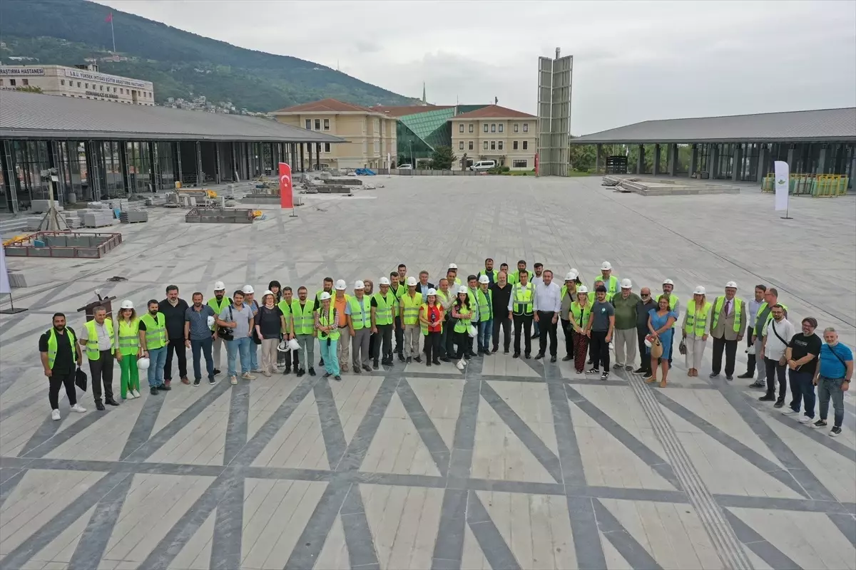 Bursa\'da Osmangazi Meydanı yakında hizmete açılacak