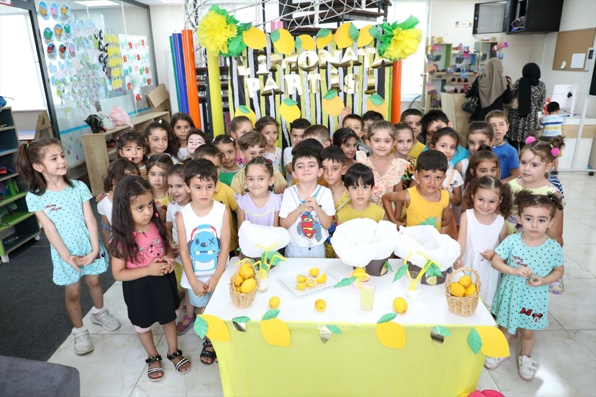 Diyarbakır\'da Öğrencilere Limonata Etkinliği