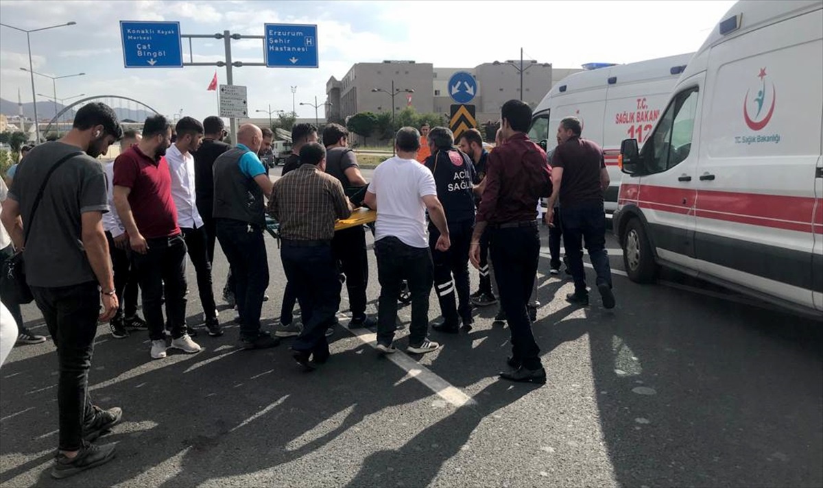 Erzurum\'da otomobil çarpması sonucu yaralanan çocuk hastaneye kaldırıldı