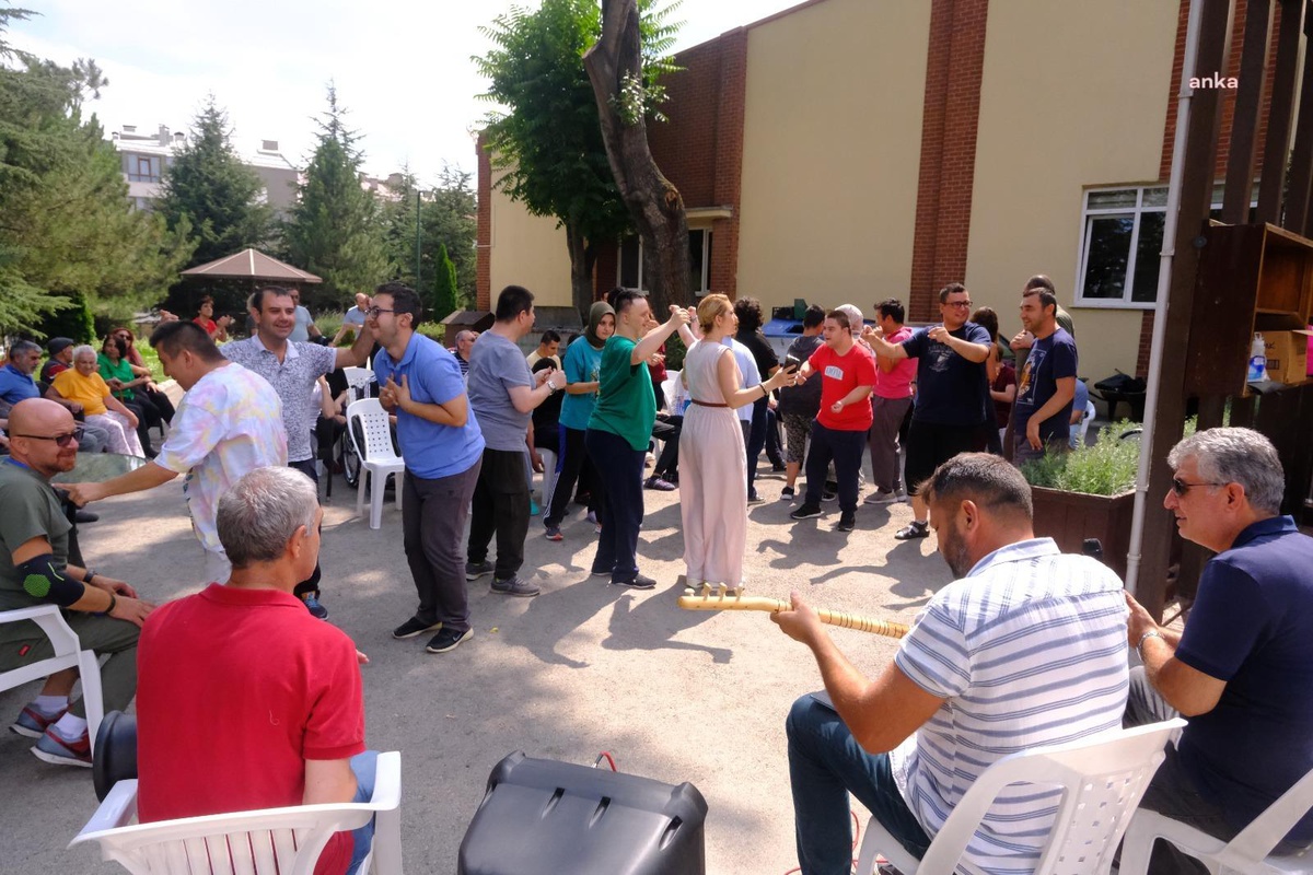 Eskişehir Büyükşehir Belediyesi Engelli Bireyler İçin Sosyal Etkinlikler Düzenliyor