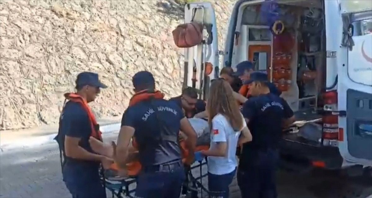 Fethiye açıklarında yaralanan kişi Sahil Güvenlik tarafından tahliye edildi