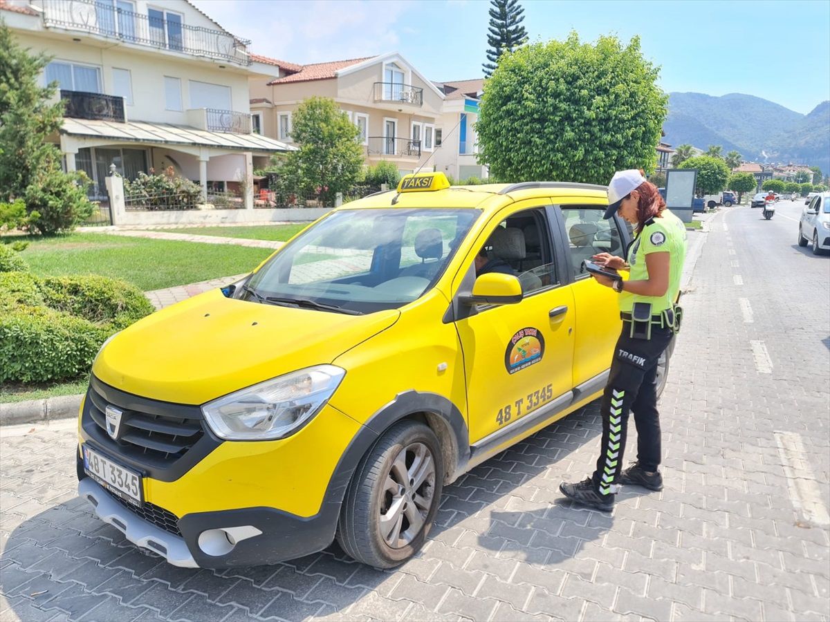Fethiye\'de taksicilere denetim: 4 sürücüye ceza kesildi