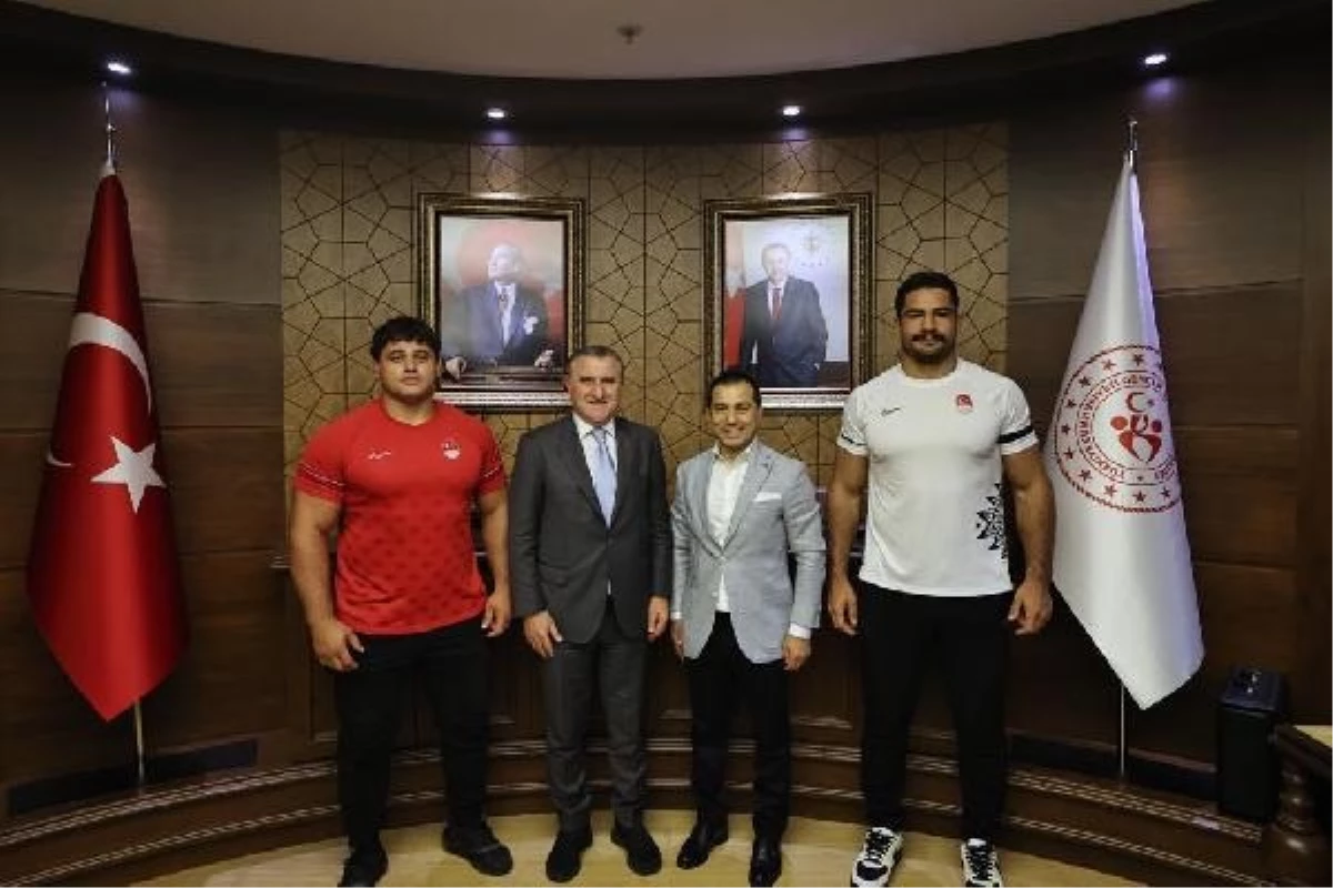 Gençlik ve Spor Bakanı Osman Aşkın Bak, milli güreşçileri kabul etti