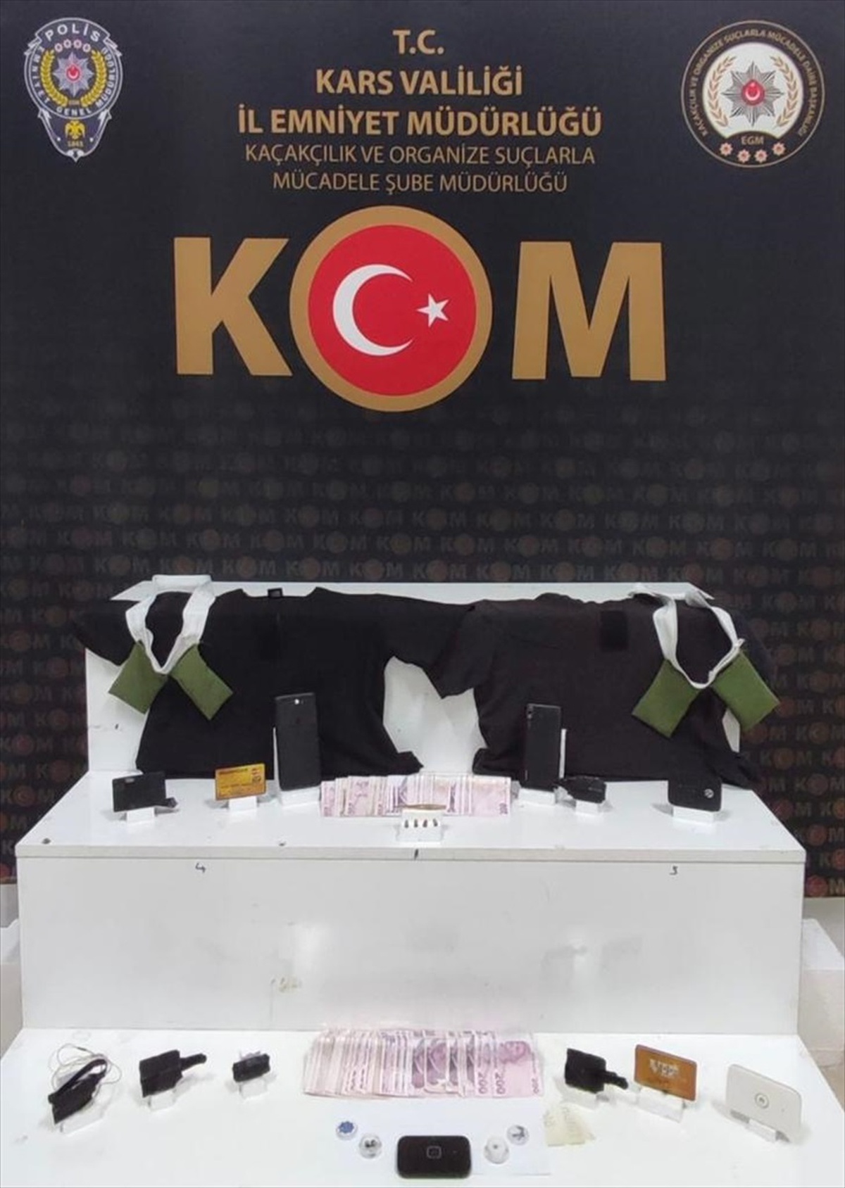 Kars\'ta Ehliyet Sınavında Kopya Çekmeye Çalışanlar Yakalandı