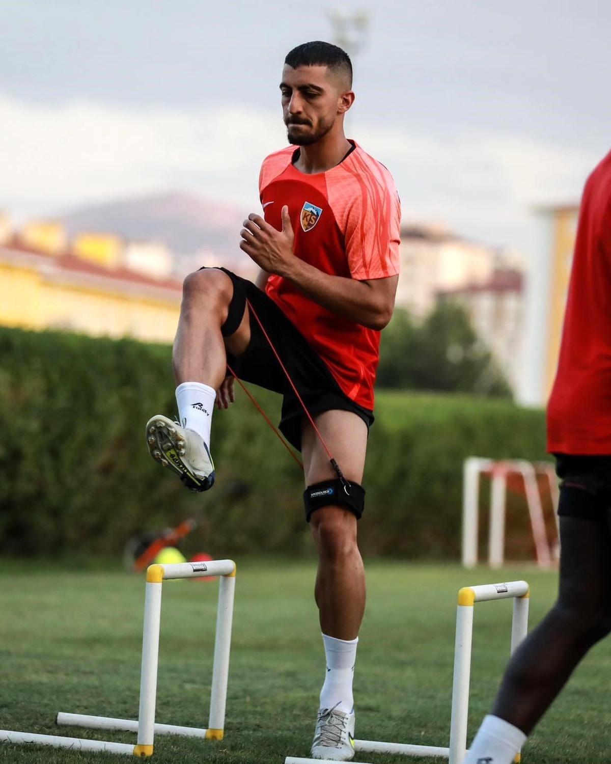 Kayserispor\'un stoperi Majid Hosseini, Galatasaray maçında forma giyemeyecek