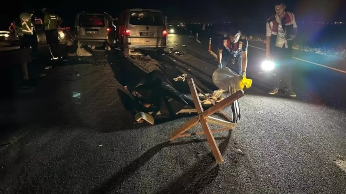 Kaza yapanların yardımına gidenlerin arasına başka bir araç daldı: 3 ölü, 7 yaralı