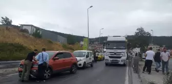 Maltepe'de Yağış Nedeniyle Zincirleme Kaza: 16 Araçta Hasar Oluştu