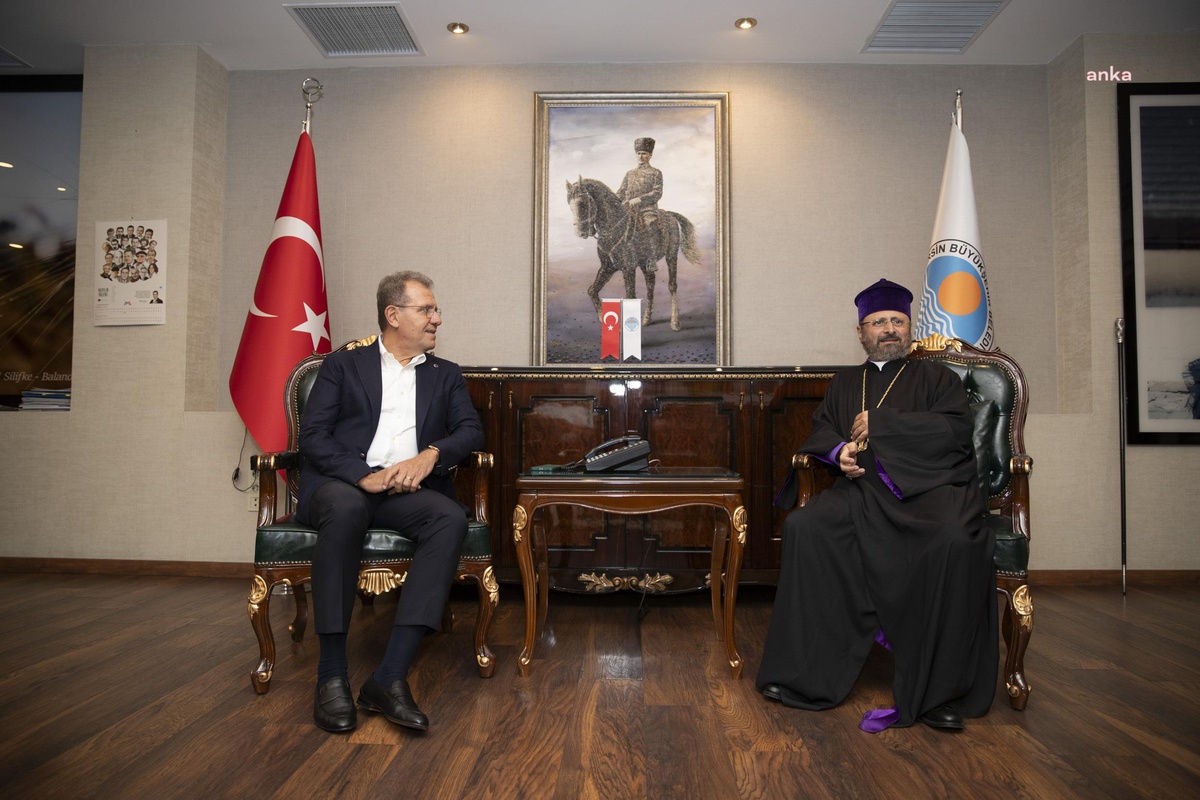 Mersin Büyükşehir Belediye Başkanı Vahap Seçer, Türkiye Ermenileri Patriği Sahak Maşalyan ile bir araya geldi