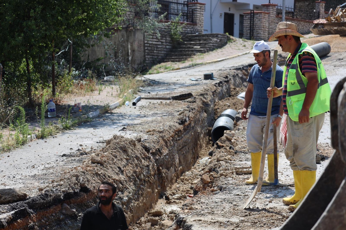 Safranbolu\'da sel baskınlarına karşı yağmur suyu drenaj hattı çalışmaları devam ediyor