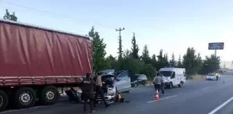 Şarkıcı Tan Taşçı ve 2 kişi TIR kazasında yaralandı