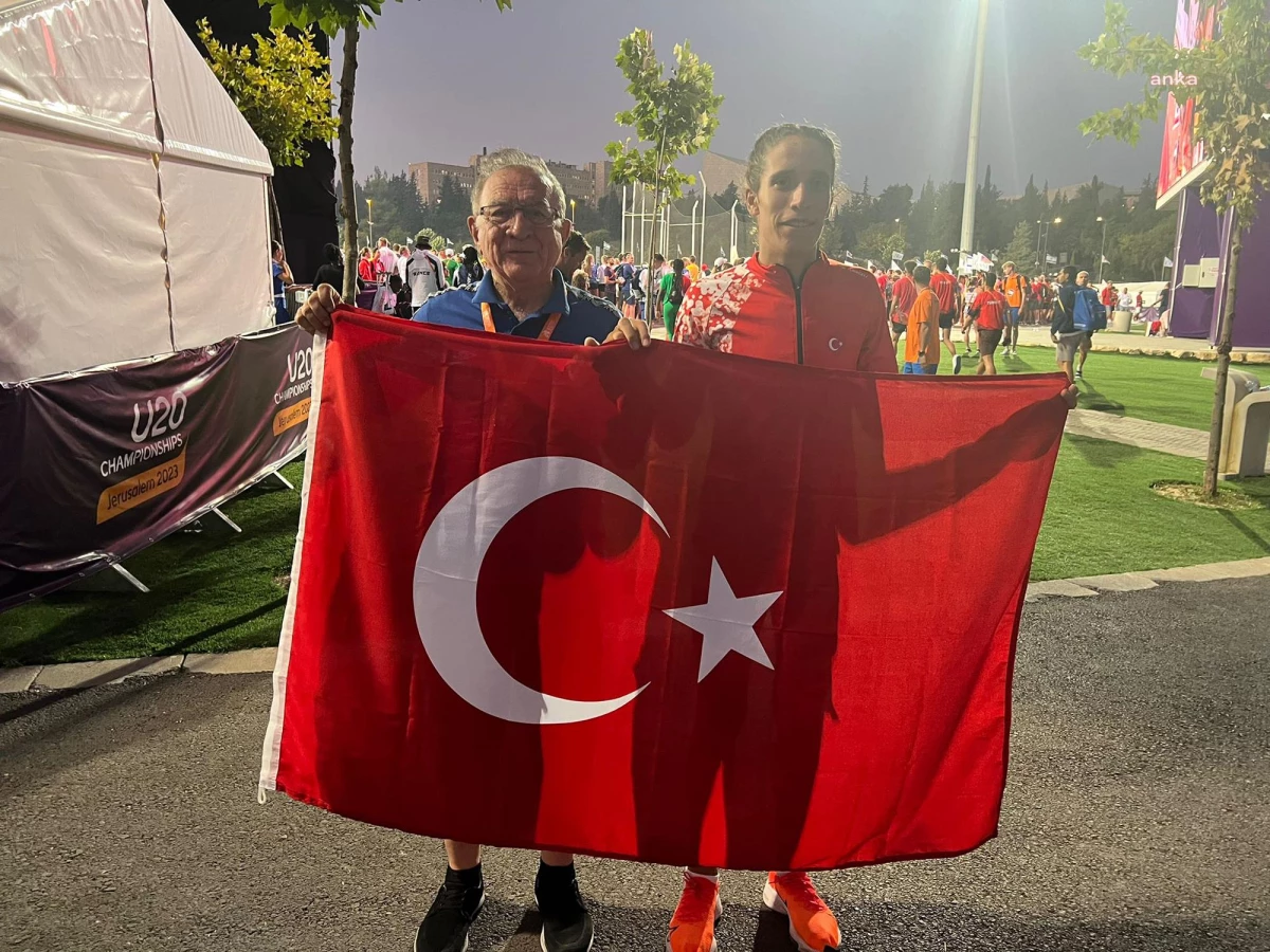 Seyhan Belediye Başkanı Akif Kemal Akay, Atletizm Milli Takımı\'nı Gururla Karşıladı