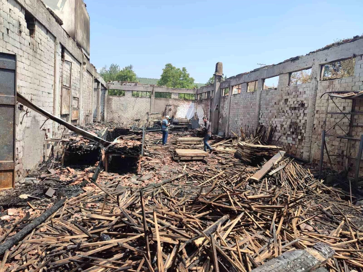 Kütahya\'da Orman Ürünleri Fabrikasında Yangın Çıktı