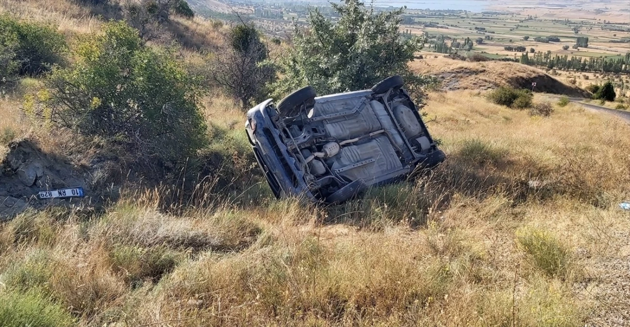 Sivas\'ın Akıncılar ilçesinde otomobil devrildi, 6 kişi yaralandı