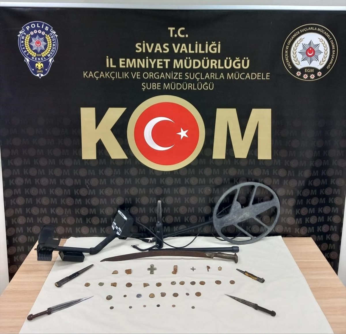 Sivas\'ta Tarihi Eser ve Uyuşturucu Hap Operasyonunda Bir Zanlı Tutuklandı