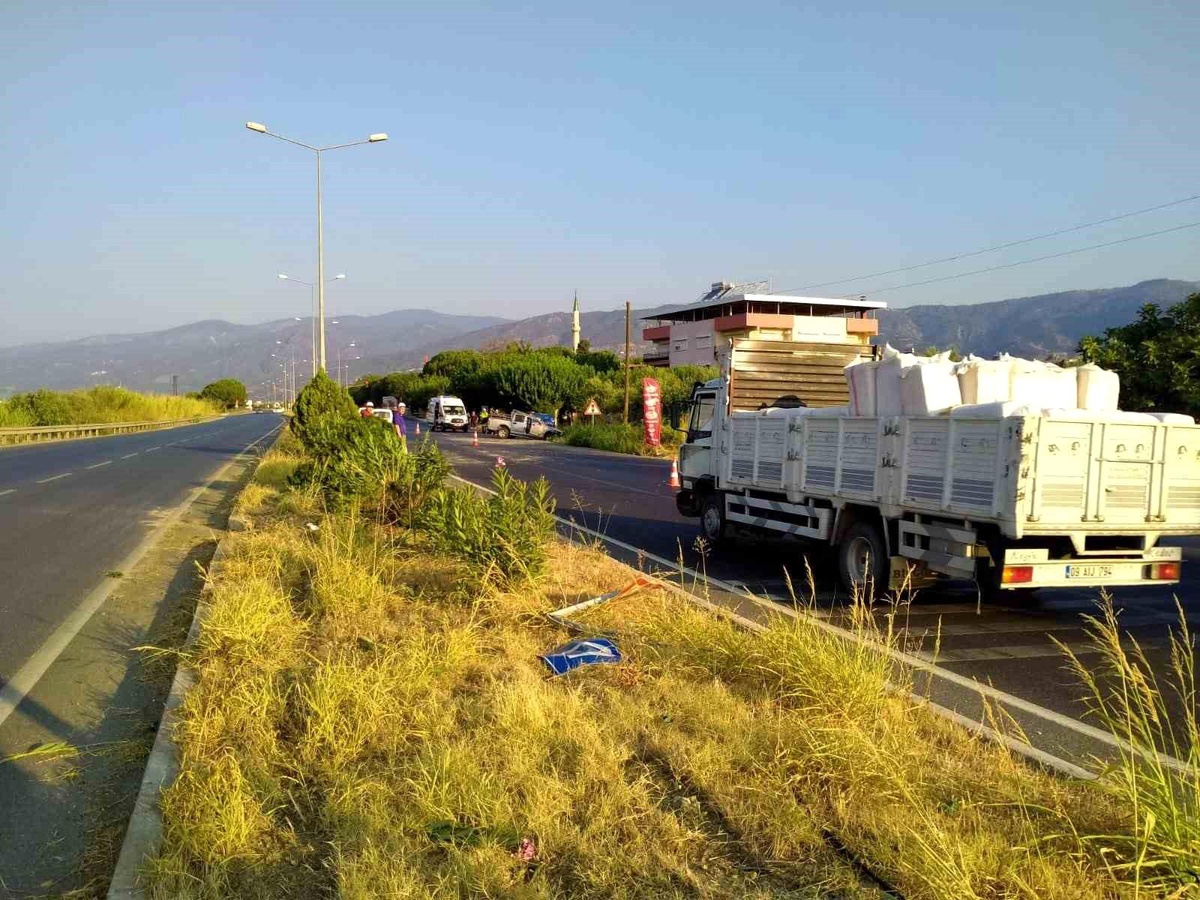 Aydın\'da trafik kazası: Didim\'e giden aileden 3 kişi yaralandı