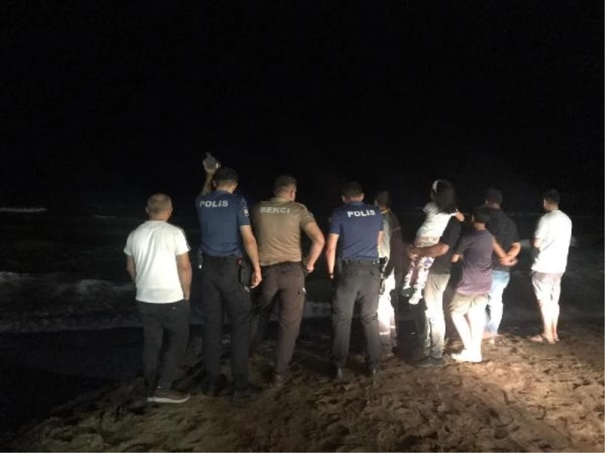 Karasu\'da tartışma sonucu denize atlayan çift kurtarıldı