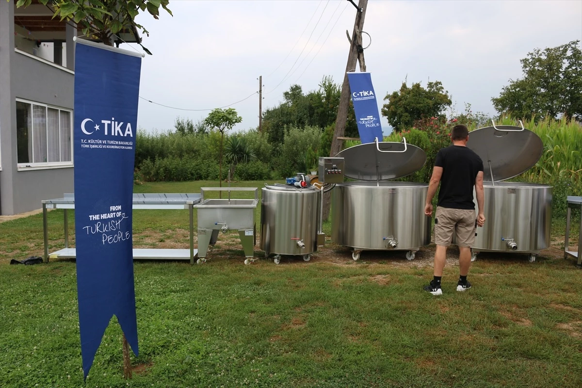 TİKA, Kosova\'da İpek Boşnak Çiftçilere Süt ve Süt Üretimi Ekipmanları Dağıttı
