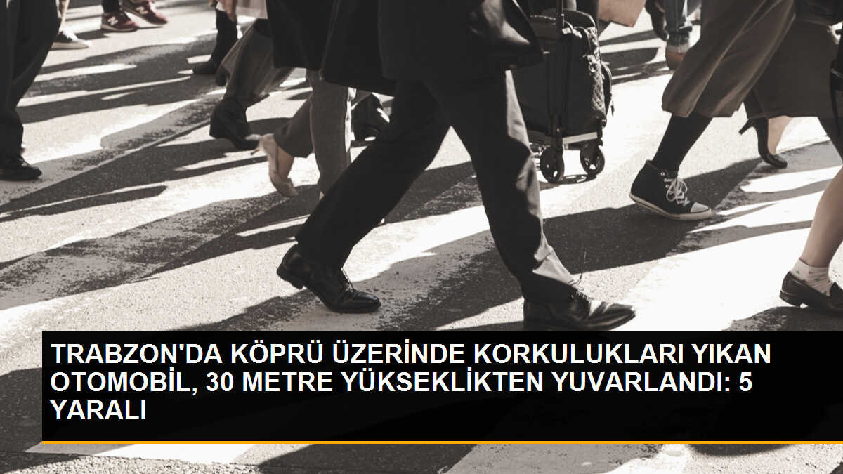 Trabzon\'da otomobil köprüden dere yatağına yuvarlandı: 5 yaralı