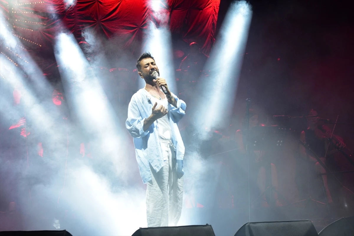 Tan Taşçı, trafik kazası sonrası Antalya\'daki konserini iptal etmedi