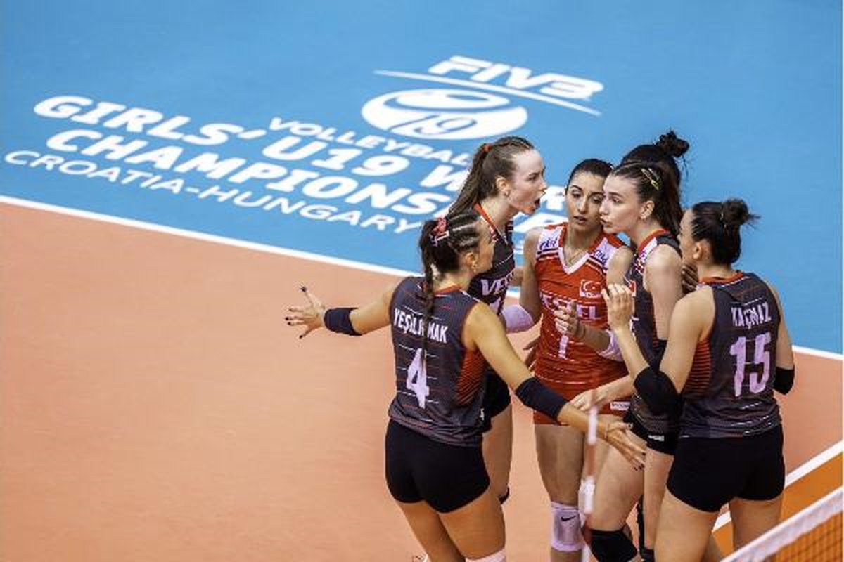 Türkiye U19 Kız Milli Takımı, Japonya\'yı mağlup ederek finale yükseldi