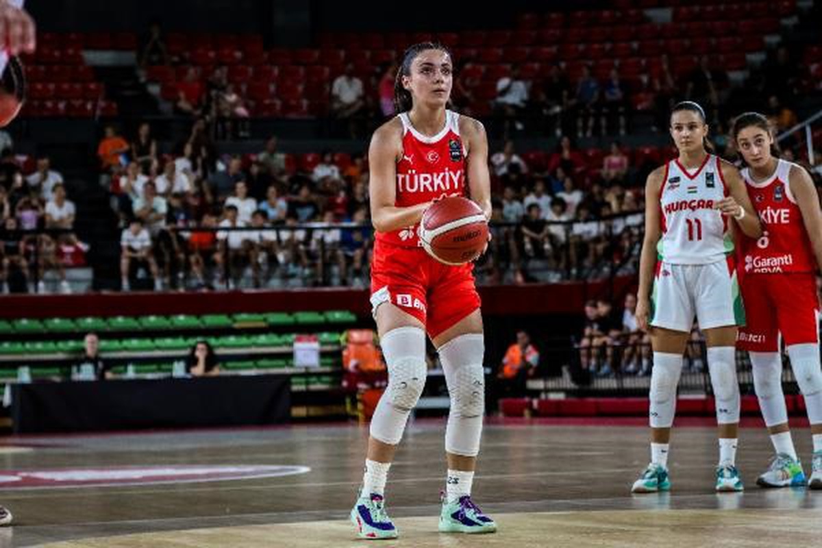 Türkiye 16 Yaş Altı Kız Basketbol Milli Takımı, Macaristan\'a mağlup oldu