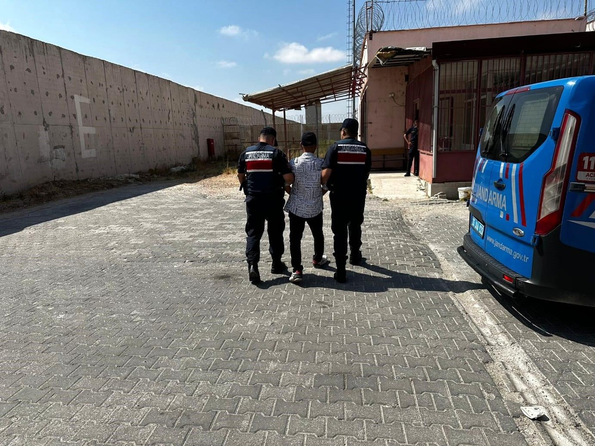 Eskişehir\'de 26 ayrı suçtan kaydı bulunan firari şüpheli yakalandı