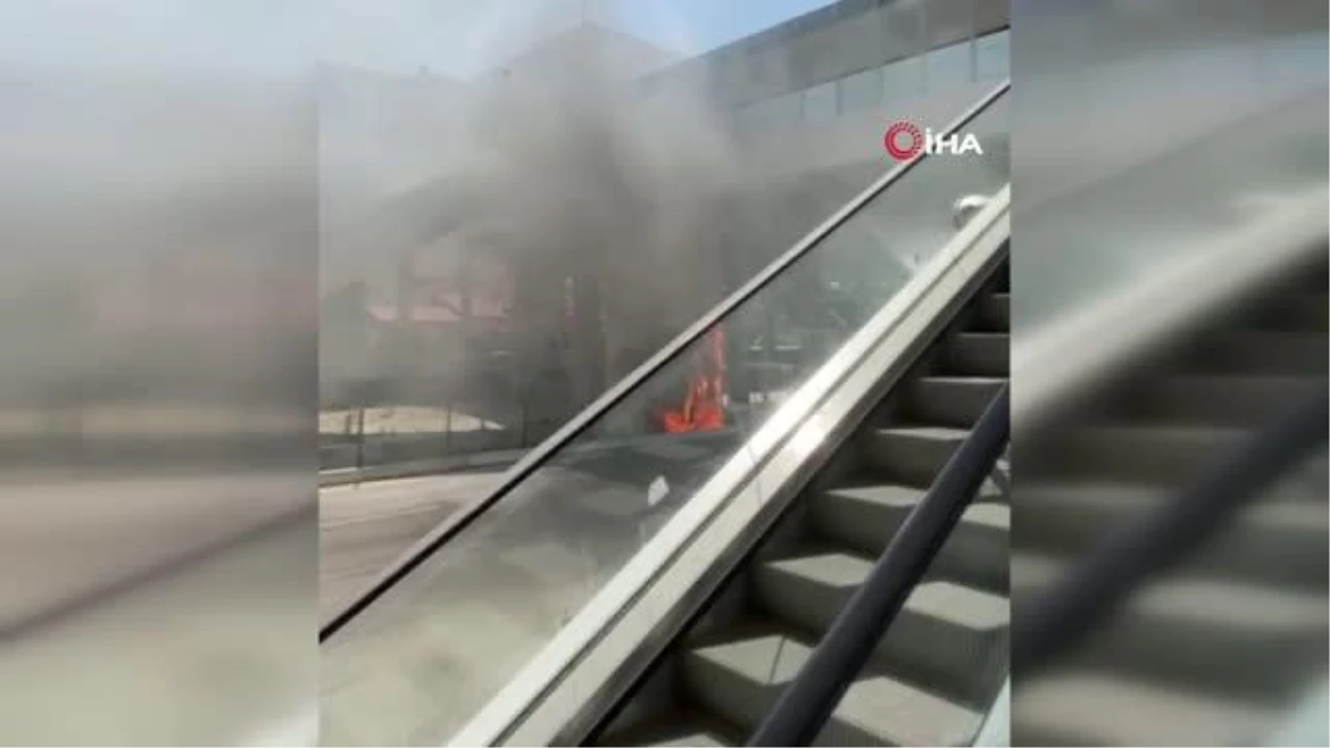 Ankara\'da korkutan yangın: Üst geçit asansörü alevlere teslim oldu