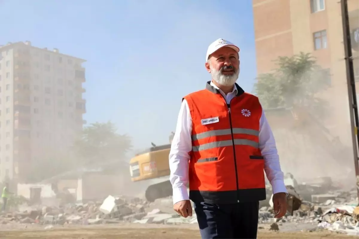 Kocasinan Belediye Başkanı Ahmet Çolakbayrakdar, Yavuzlar Mahallesi\'nde Gecekondu Yıkımlarını İnceledi