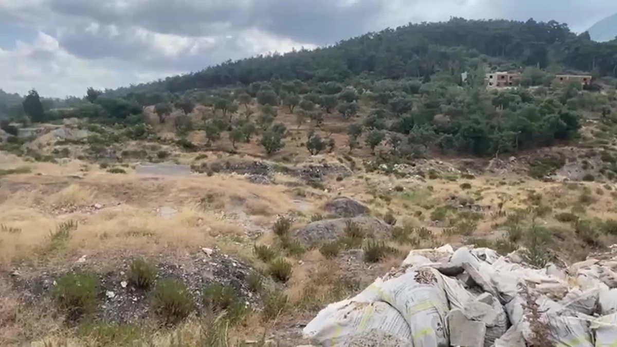 CHP\'li Bakırlıoğlu, Eski Bakan Dönmez\'in \'Ağaçlandırılıyor\' Dediği Maden Sahasını İnceledi: "Burada Dikili Bir Ağaç Bile Yok"