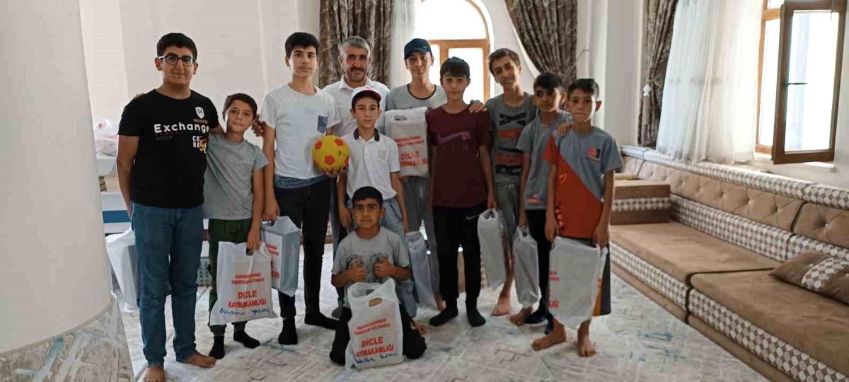 Dicle İlçe Kaymakamı Yaz Kur\'an Kursu Öğrencilerine Ödüllerini Verdi