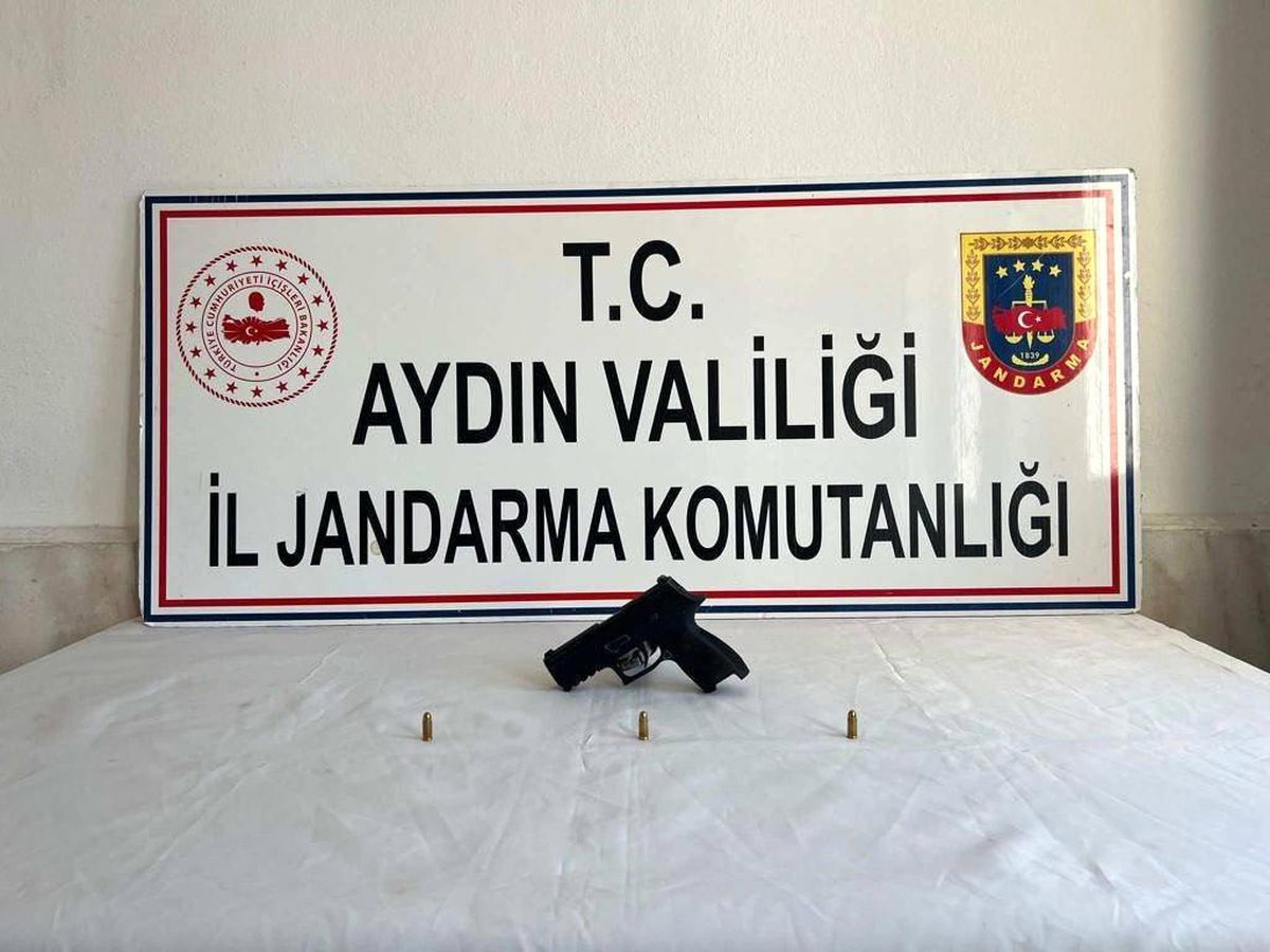 Didim\'de Uyuşturucu Operasyonu: Şüphelilerin Üzerinde Uyuşturucu Madde ve Ruhsatsız Tabanca Bulundu