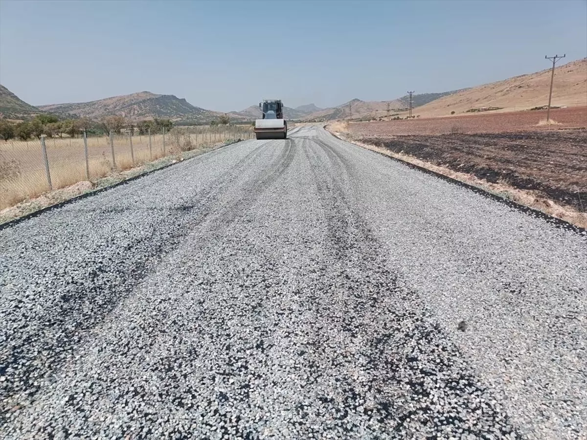 Diyarbakır Büyükşehir Belediyesi Kırsal Mahalle Yollarında Çalışmalarını Sürdürüyor