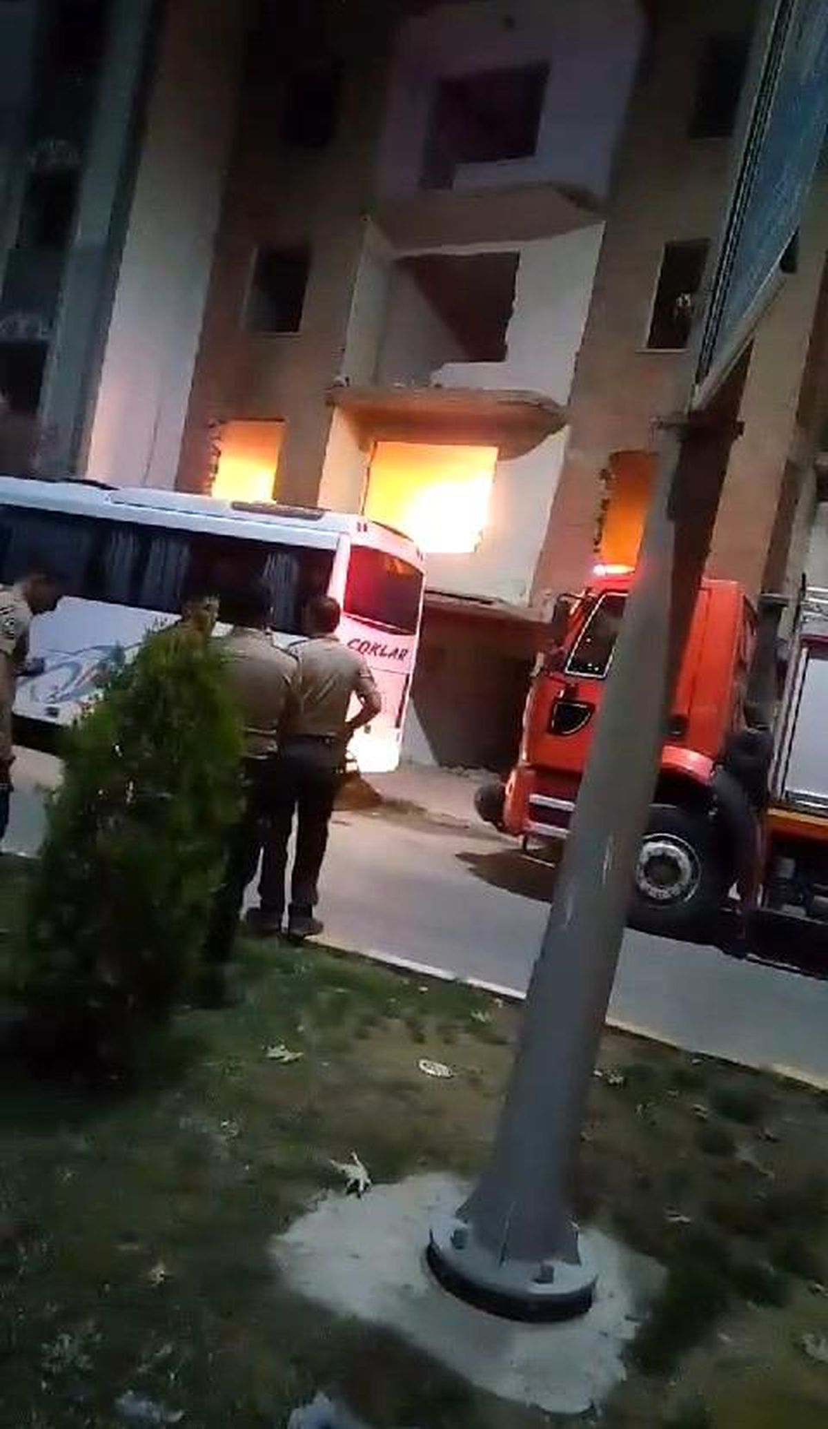 Elazığ\'da metruk binada çıkan yangın söndürüldü