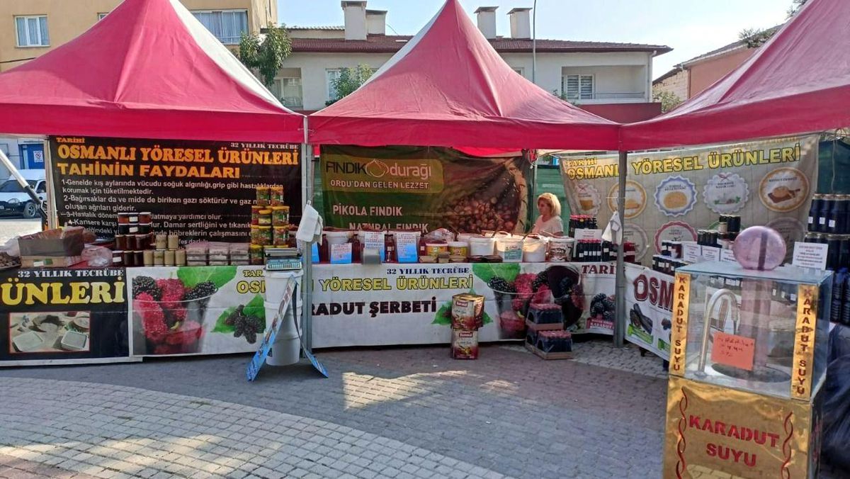 Emet\'te Depremzede Esnaflar İçin Yöresel Ürünler Pazarı Kuruldu